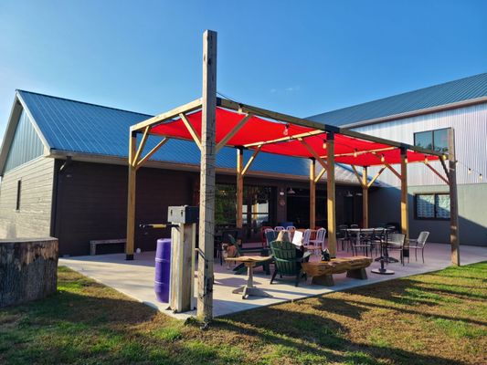 the back patio at Ten Eyck Brewing Company in Queenstown, Md