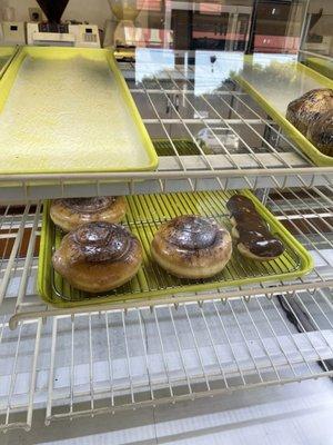 Donuts shelves