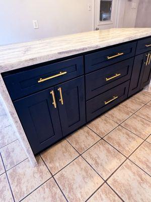 Waterfall island with navy blue cabinets