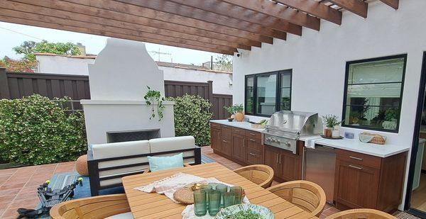 Santa Monica Outdoor Kitchen with Brown Jordan cabinets, Summerset grill and refrigerator.