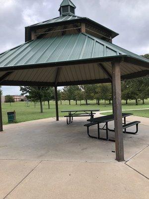 They have a small pavilion in this smallish park. Checked the water fountain it doesn't work. Good place for small group to eat stay dry.