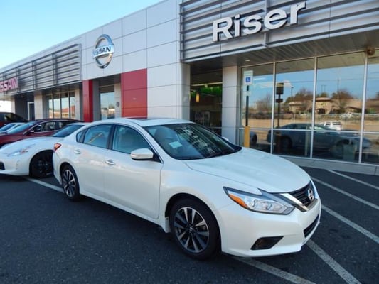 2016 Nissan Altima - Riser Nissan