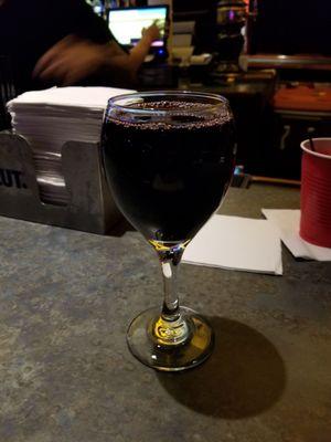 Dat wine pour doe