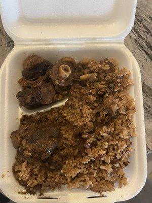 $22 for 3 small fatty pieces of oxtails and mushy rice. Not worth the price. Literally feels like I'm eating dog food.