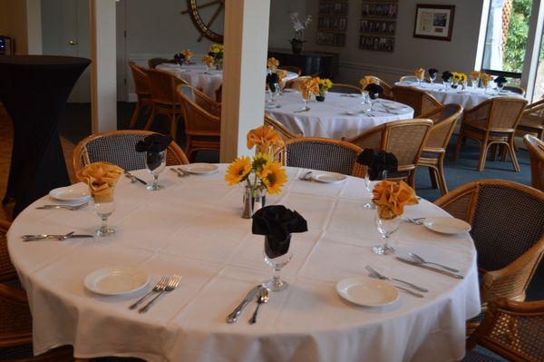 Ready for reunion with our school colors in napkins and centerpieces.