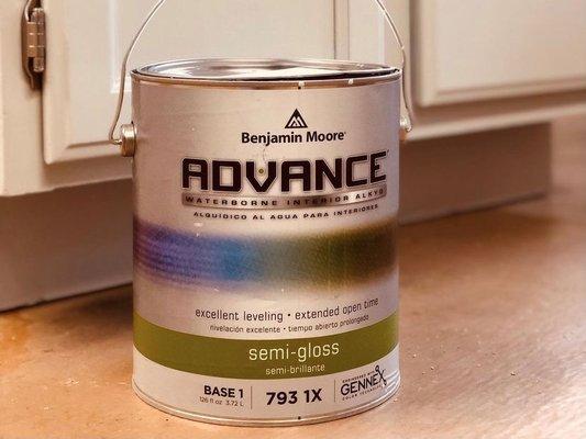 A premium quality, waterborne alkyd paint that offers a full line of durable high-end finishes ideal for doors, trim and cabinetry.