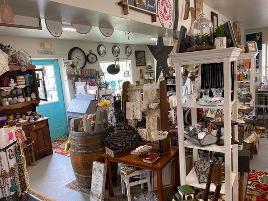 Broadstreet Antiques & Gifts