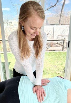 Dr. Emily uses MDT or the McKenzie Method for treatment of mechanical back, neck, SIJ, and hip pain.