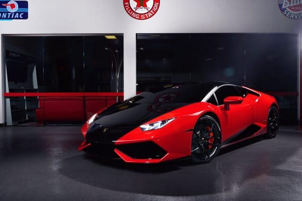 Lamborghini Huracan with 3M gloss black accents and powdercoated wheels, by Echelon Autosports