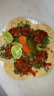 4 tacos mexican style only onion celantro n chile