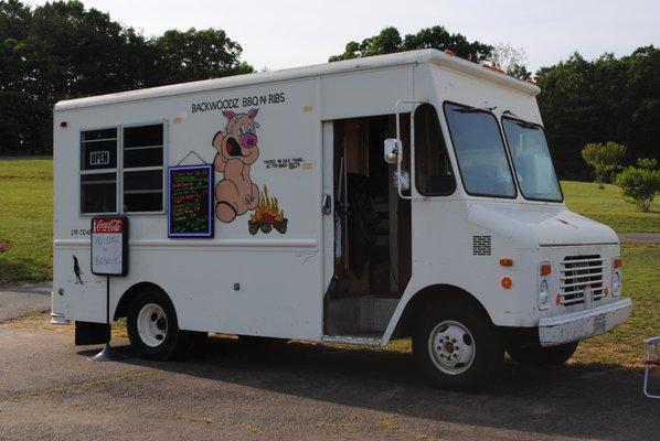 Food truck at Mountain Valley Brewing (June 2018)