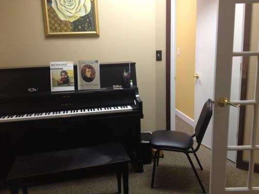 Piano room at Kimberly Steele Studio, Naperville