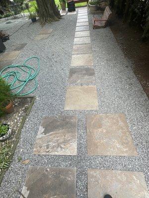 Planchas de concreto sobre grava en tu patio, quieres algo como esto escríbeme