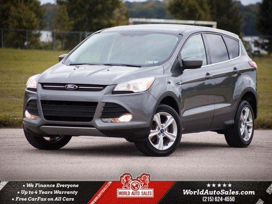 Boasting an improve interior quality, head turning exterior design and impressive gas mileage. The 2013 Ford Escape SE!