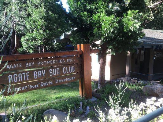 Agate Bay Sun Club's welcoming sign.