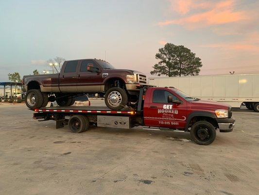 Need Emergency Towing? Call us!