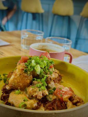 LOADED HASHBROWNS Fried chicken, red onion, tomato, fancy ranch