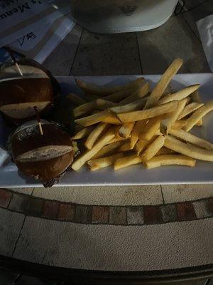 Sliders with fries