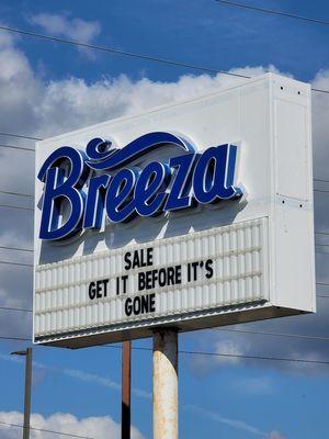 Exterior Breeza Store Photo 4