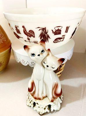 A unique and sweet vintage Siamese cat lamp and the most amazing collection of vintage Pyrex bowls I've ever seen at a thrift store!