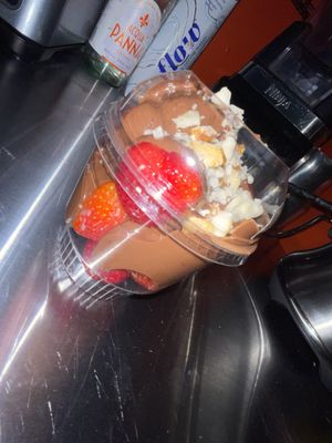 Strawberry+nutella+Braziliannuts