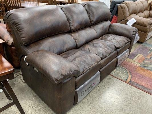 Top Grain Leather power reclining sofa.  Over 290 leather choices, 5 grades of leather.  We are the largest in stock Omnia Dealer in Oregon