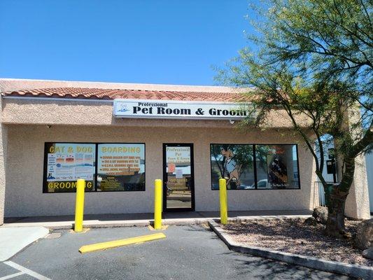 Pet Grooming and Boarding in Boulder City NV. Our store front!