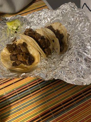 Ordered carne asada tacos with everything (onion, cilantro, salsa) got this dry ass shit