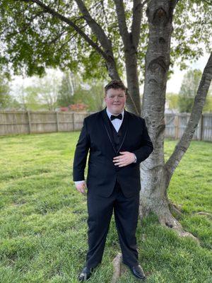 Paul Phillips Formal Wear & Limousine