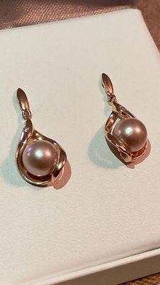 Beautiful pink pearl and rose gold earrings