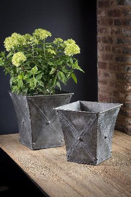 ANTIQUED METAL SQUARE PLANTERS