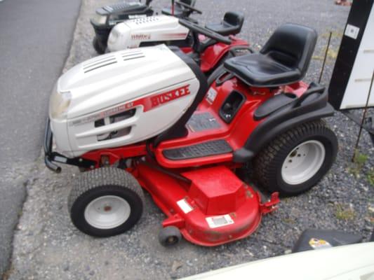 HUSKEE SUPREME GT RIDING MOWER FOR SALE!!
54 INCH MOWER DECK 