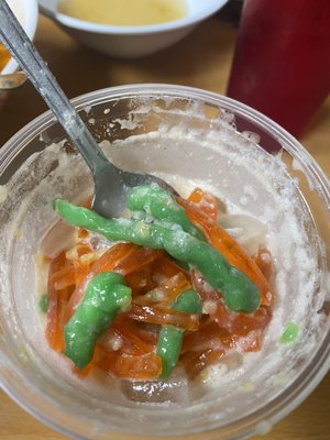 The tricolor dessert was so unappetizing. The green rice flour jelly was so hard and thick, it was inedible. So disappointed.