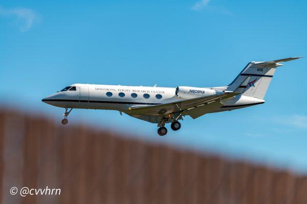 NASA Armstrong G-III on final for KNUQ