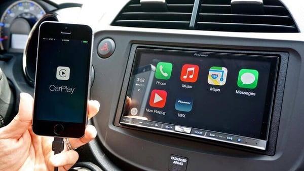 Apple CarPlay and Navigation