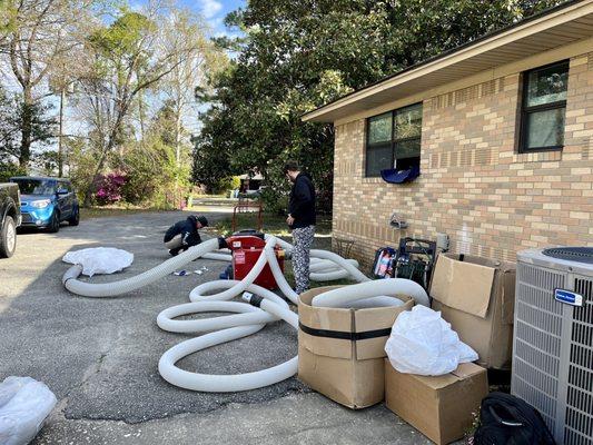 The super long hose to go to the end of the house