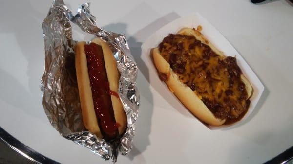 Hands down some of THE best dogs I've had in a long, long time. The chili is cooked fresh and the kosher dogs will rock your socks off.