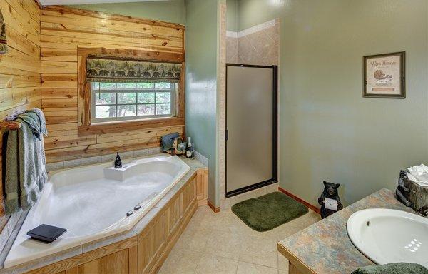 Eureka Springs Cabins, Two person jacuzzi tubs!