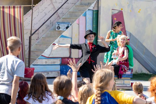 Helen Roundhill (they/them) as Moth entertains S. Whidbey Elementary students at a school matinee performance of Loves Labors Lost (2022)