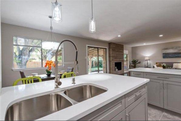 Kitchen in Pure White Quartz