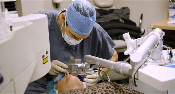 Dr. Hunter performing LASIK surgery in Bluffton SC