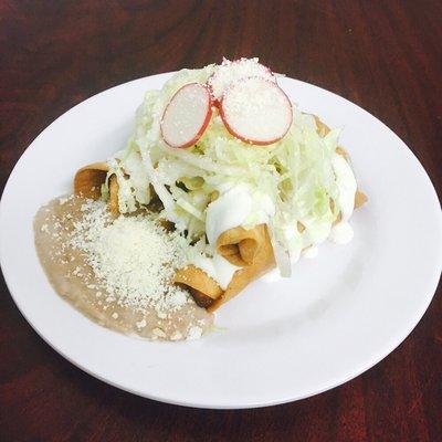 Flautas choice of chicken or cheese with refried beans