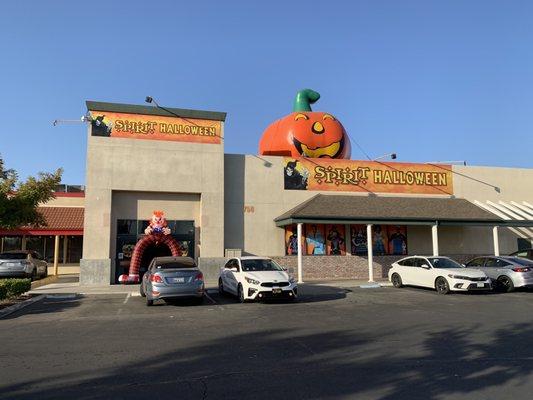 In the old Rite Aid location (I think!). NE corner of Bullard and Palm.