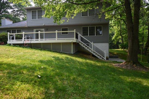 This deck project in Columbia features Trex Composite Decking.