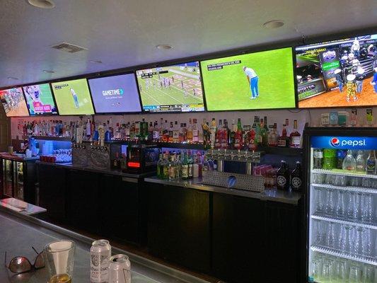 Watch your favorite sports. Lots of TVs .