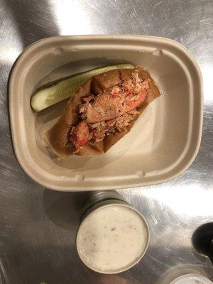 Lobster roll and clam chowder cup