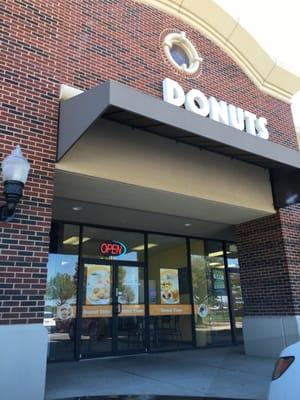 Donut Time store front, facing Rufe Snow in Tom Thumb shopping center.