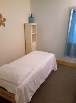 Balance Acupuncture treatment room image