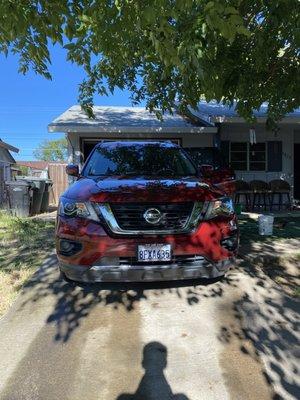 Front shot of the Nissan Pathfinder after a regular wash