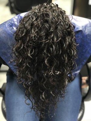 Perm, soft natural waves, big bold curls whatever the size of curl we customize especially for you.